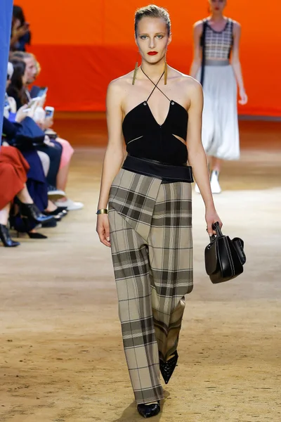 Look 32